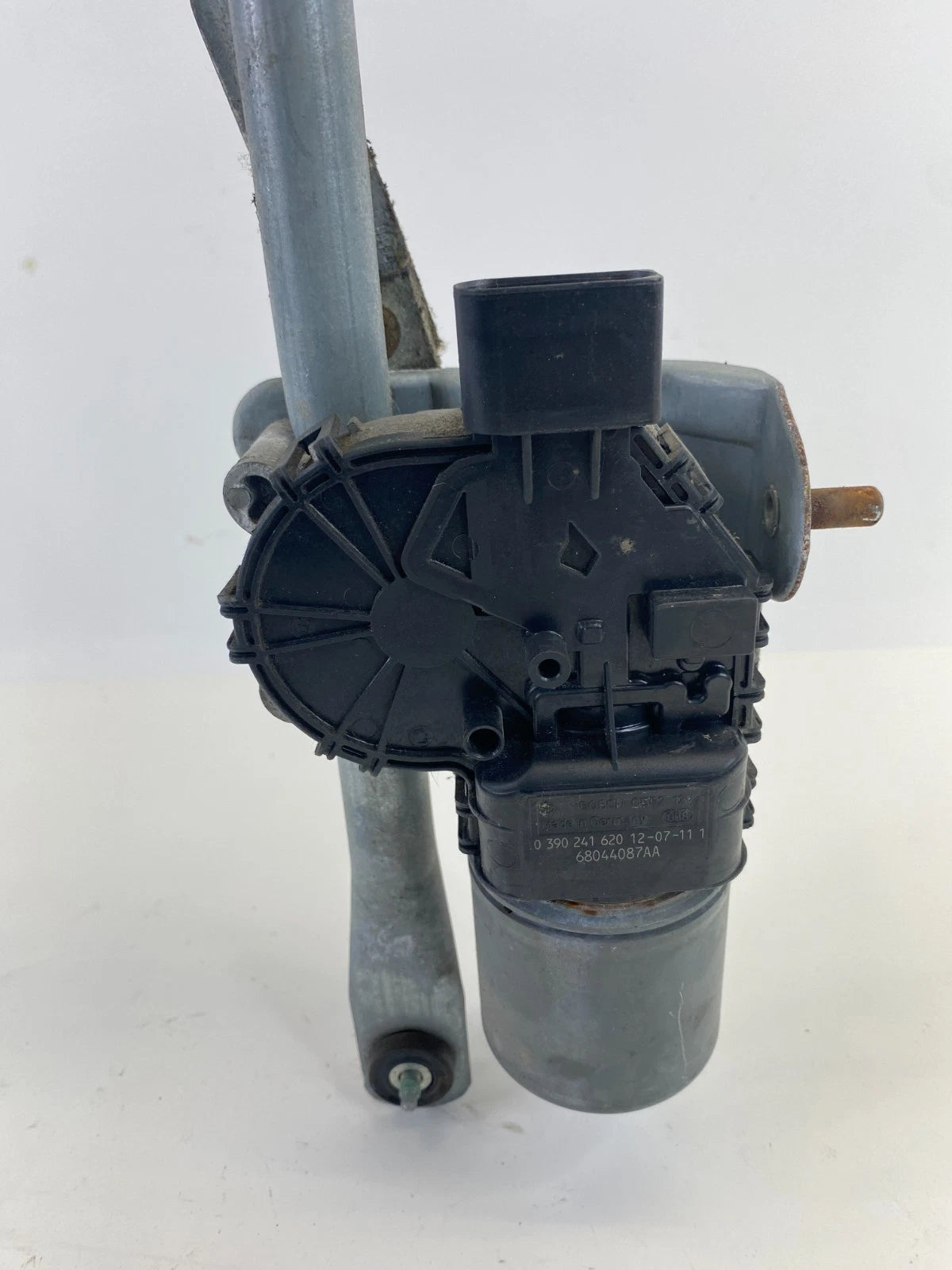 2009-2014 DODGE AVENGER FRONT WINDSHIELD WIPER MOTOR W/ LINKAGE 68044087AA OEM