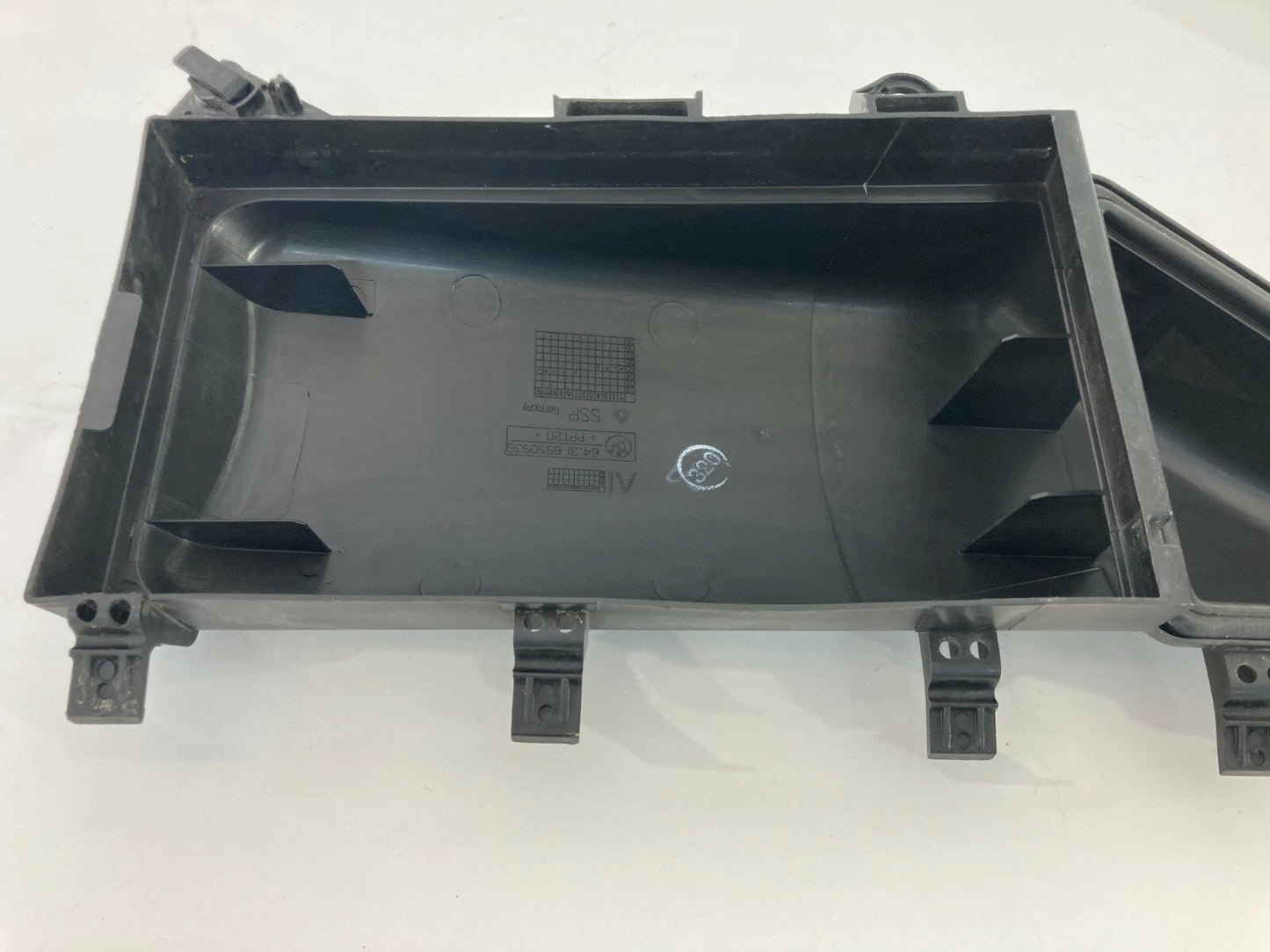 04 05 BMW 545I 04-07 525I 530I 550I RIGHT AIR MICRO FILTER COVER TRIM HOUSING