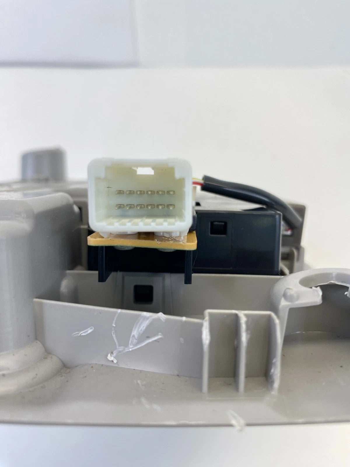 14-19 TOYOTA COROLLA OVERHEAD CONSOLE DOME MAP LIGHT SUNROOF SWITCH OEM 5046782