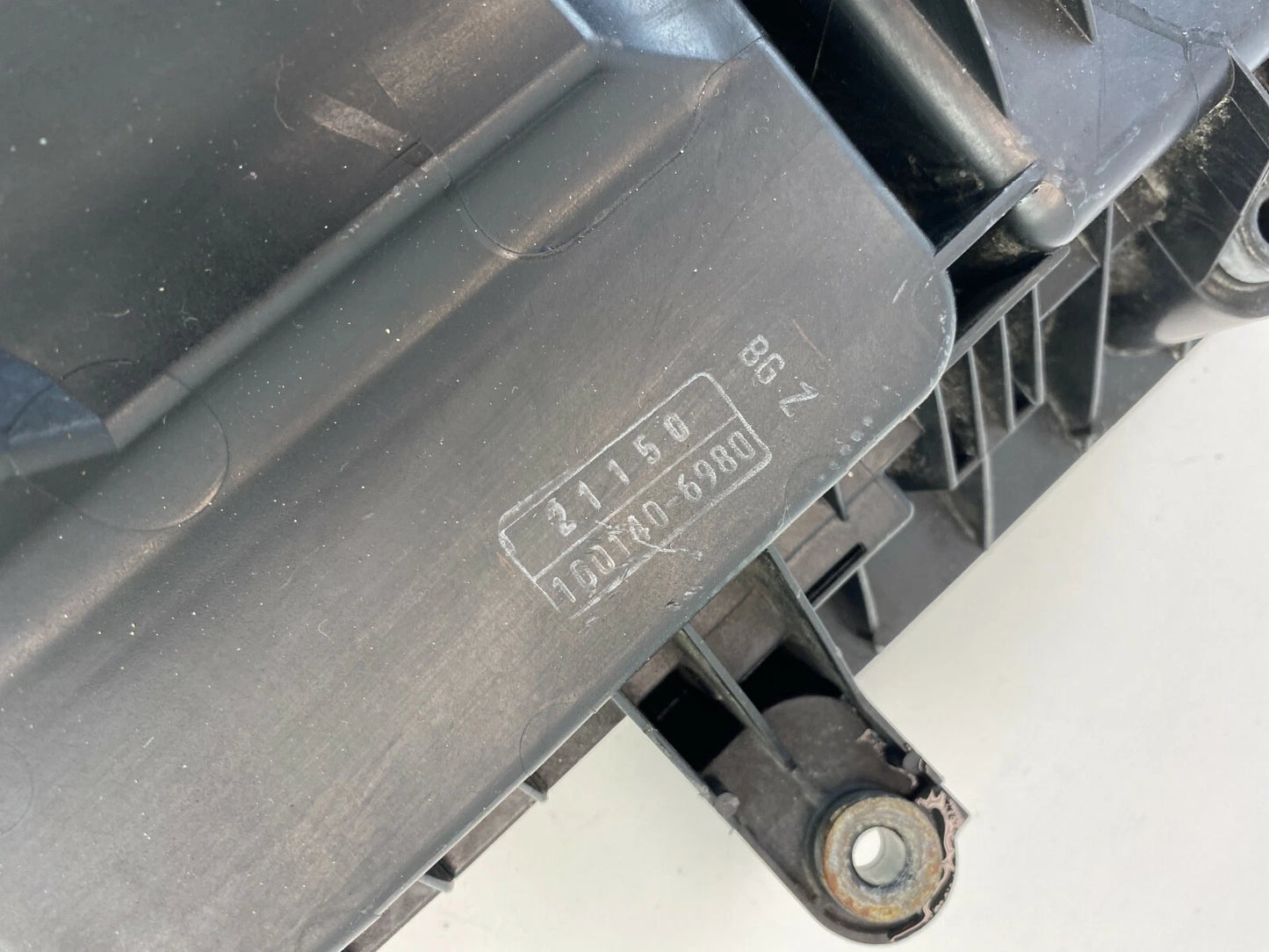 2004-2009 TOYOTA PRIUS 1.5L AIR INTAKE CLEANER BOX LOWER COVER OEM 100140-6980