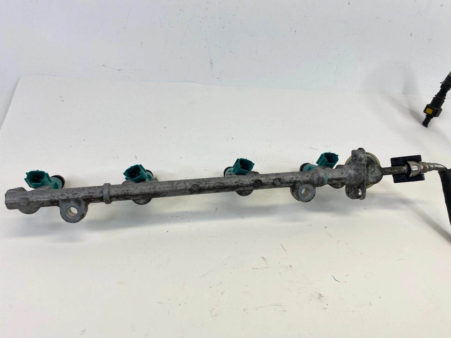 2008-2015 SCION XB ENGINE FUEL INJECTION RAIL W/ INJECTORS ASSEMBLY OEM
