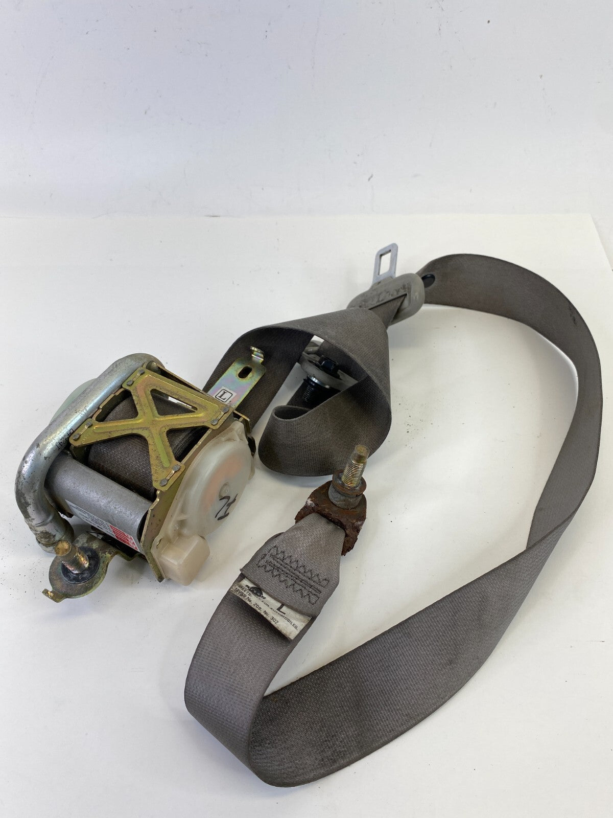 2005 05 Nissan Armada Front Left Driver Side Seat Belt Retractor OEM