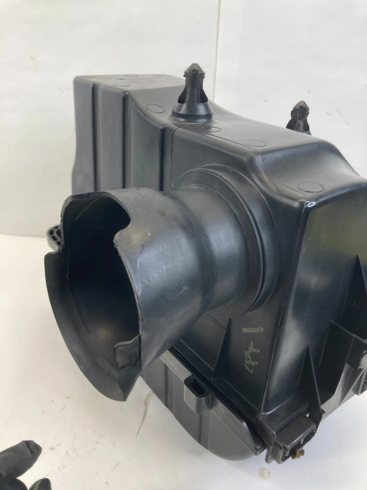 2004 2005 FORD EXPLORER AIR INTAKE CLEANER ASSEMBLY HOUSING OEM 4L24-9C662-AB