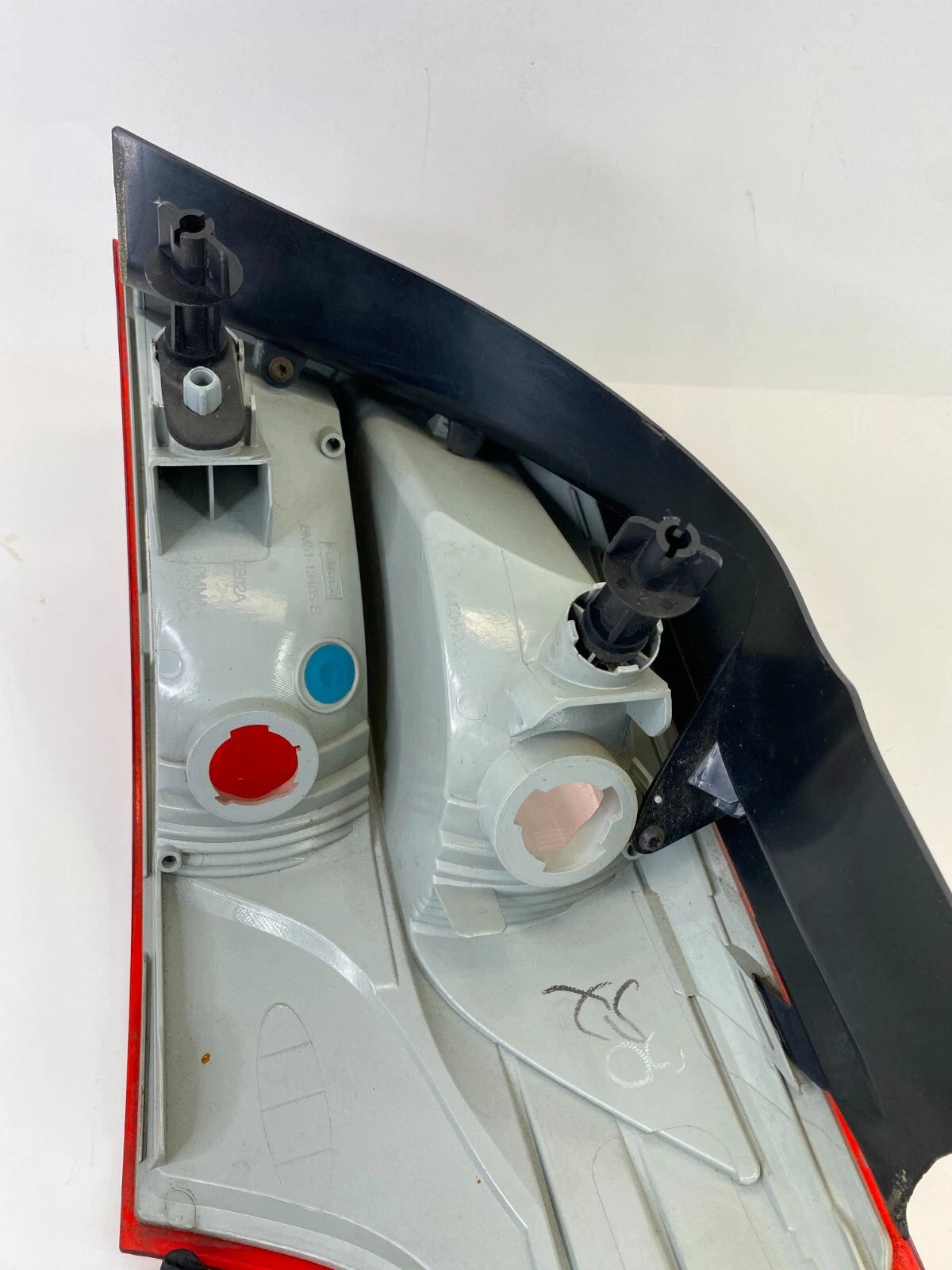 2012-2014 FORD FOCUS LEFT SIDE QUARTER PANEL OUTER TAIL LIGHT TAIL LIGHT OEM