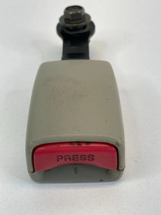 2003 03 INFINITI QX4 SUV FRONT RIGHT SEAT BELT BUCKLE RECEIVER END ASSEMBLY OEM
