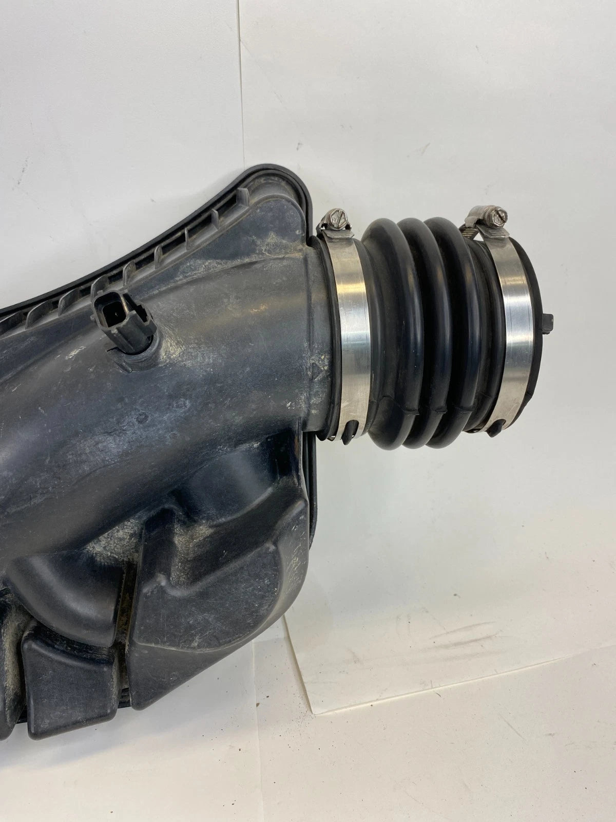 05-08 GRAND CHEROKEE 06-08 COMMANDER 5.7 AIR INTAKE CLEANER RESONATOR 53013517AD