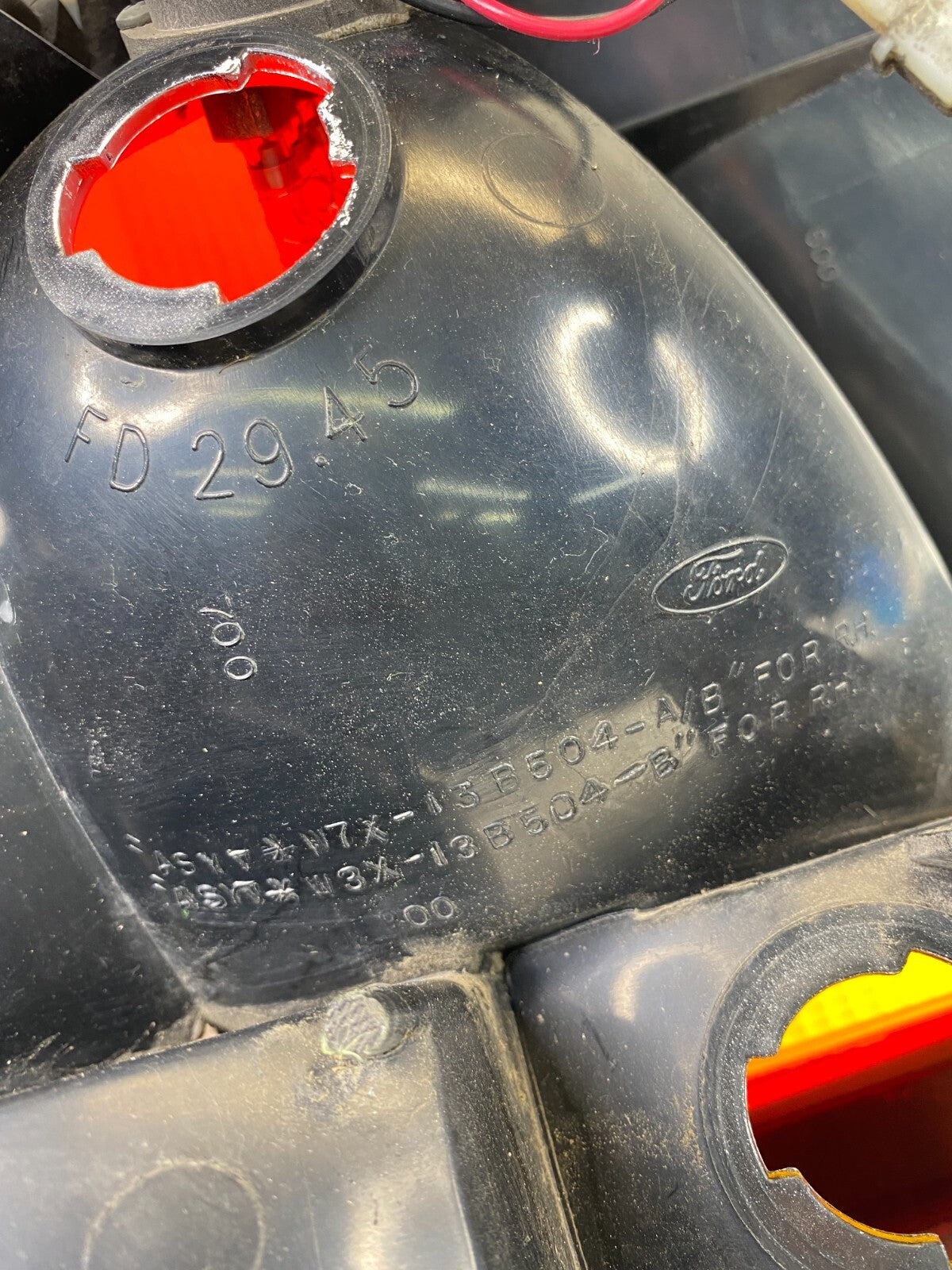 98-03 Ford Crown Victoria Rear Right Passenger Tail Light Taillight Taillamp OEM