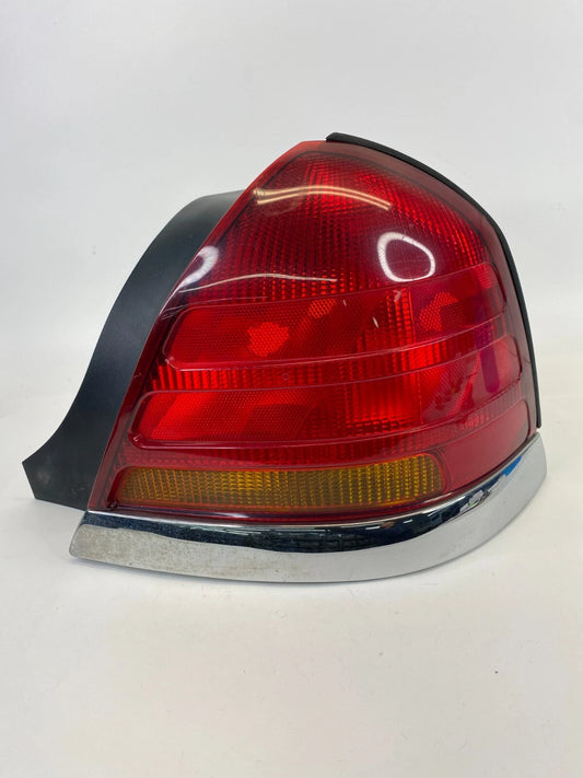 98-03 FORD CROWN VICTORIA REAR RIGHT PASSENGER TAIL LIGHT TAILLIGHT TAILLAMP OEM