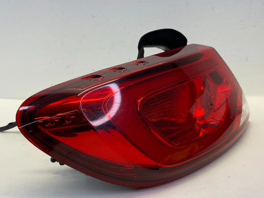 2015-2017 CHRYSLER 200 SEDAN REAR LEFT OUTER TAIL LIGHT TAILLIGHT 68110361AA OEM