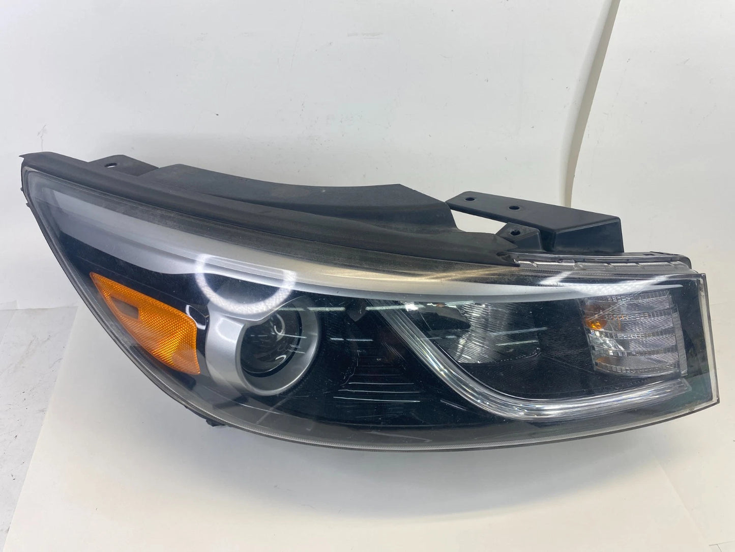 2015-2018 KIA SEDONA RIGHT PASSENGER SIDE HEADLIGHT HEADLAMP HALOGEN OEM