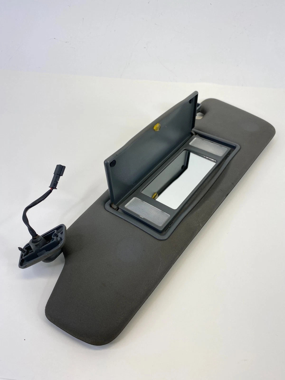 2004 2005 Saab 9-3 Front Left Driver Sunvisor Sun Visor Shade W/ Illumination