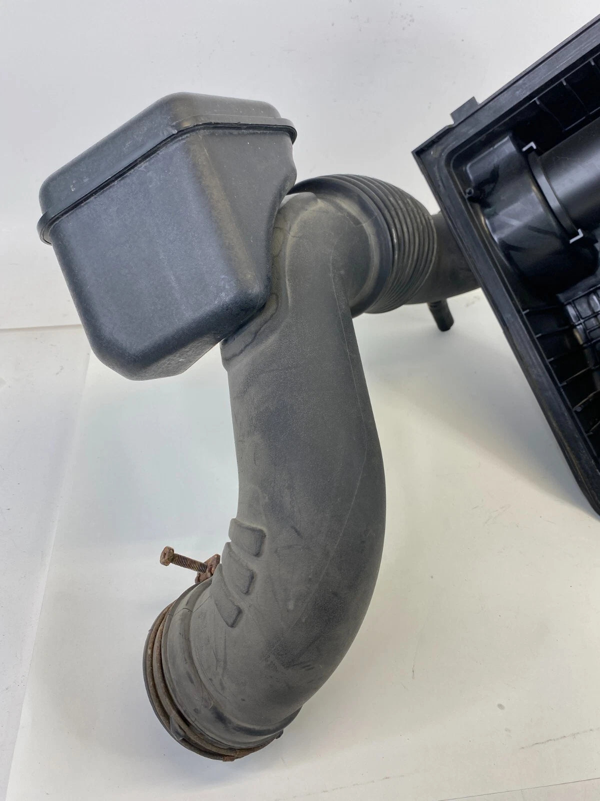 13-16 HYUNDAI SANTA FE SPORT INTAKE UPPER CLEANER BOX & HOSE 28130-2W200 OEM