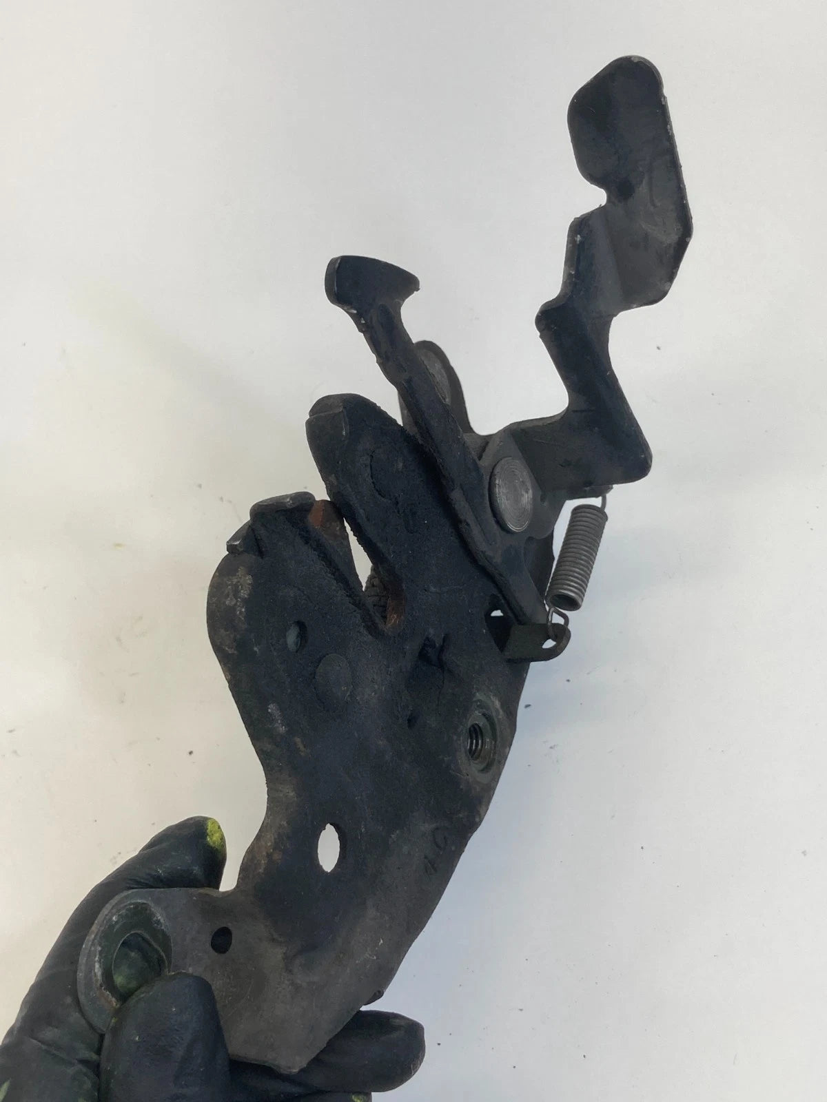 2002-2006 NISSAN ALTIMA FRONT HOOD LATCH LOCK BUCKLE RELEASE MECHANISM OEM