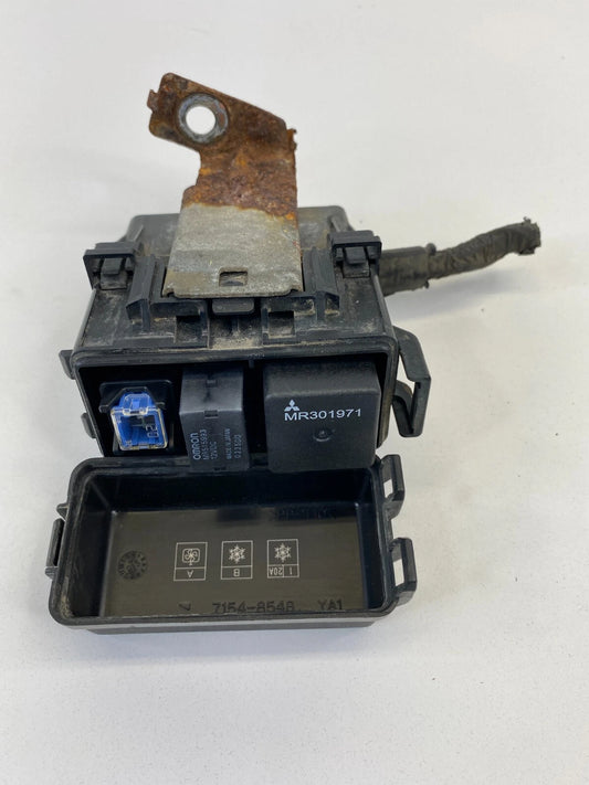 2005 05 MITSUBISHI GALANT UNDER HOOD A/C FUSE RELAY BOX ASSEMBLY MR301971