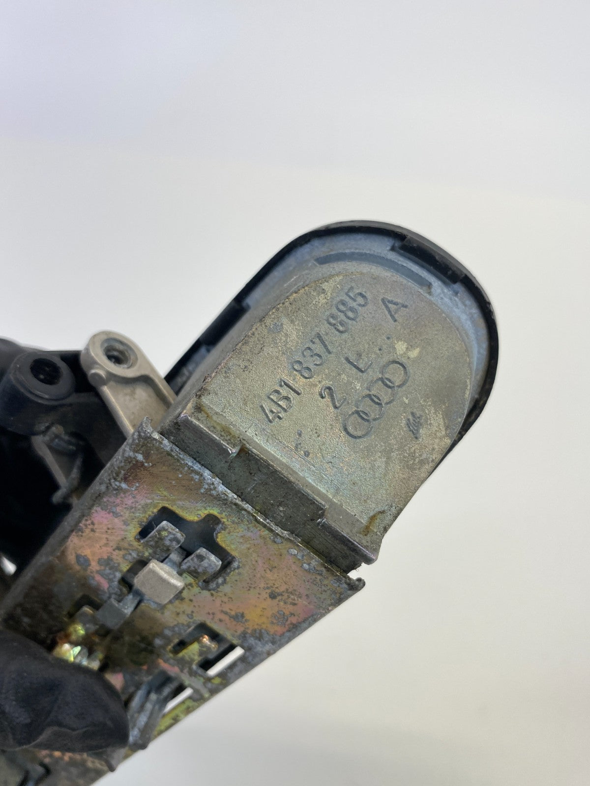 1998-2004 Audi A6 Quattro Front Left Driver Side Exterior Door Handle 4B1837885