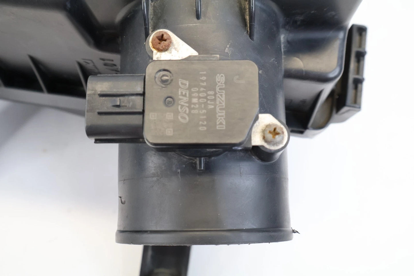 2010-2013 SUZUKI KIZASHI ENGINE AIR FILTER BOX INTAKE HOUSING 13700-57L00 OEM