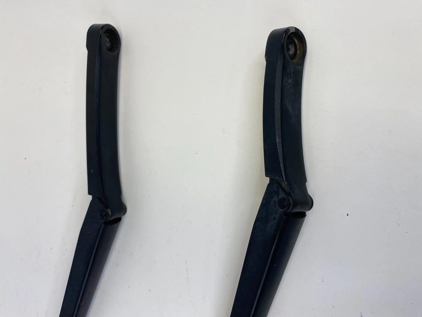 2009-2012 VOLKSWAGEN CC FRONT WINDSHIELD WIPER ARM PAIR DRIVER PASSENGER OEM