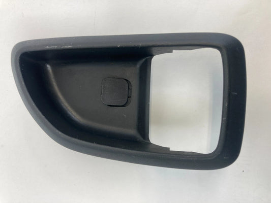 10-13 KIA SOUL FRONT RIGHT SIDE INNER DOOR HANDLE COVER BEZEL TRIM 82611-2K100