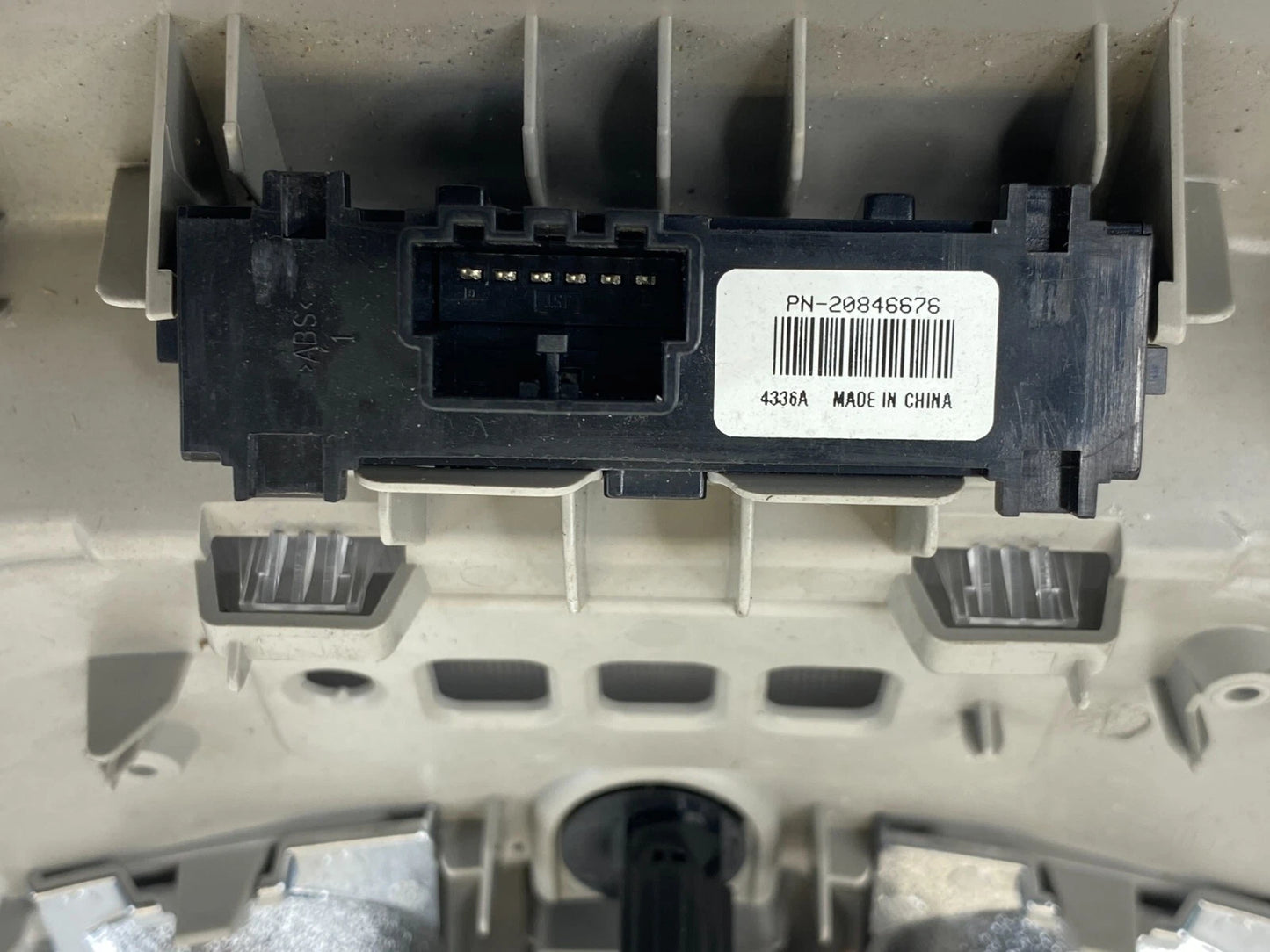 2014-2016 GMC TERRAIN ROOF CONSOLE MAP LIGHT DOME LAMP ASSEMBLY 23449645 OEM