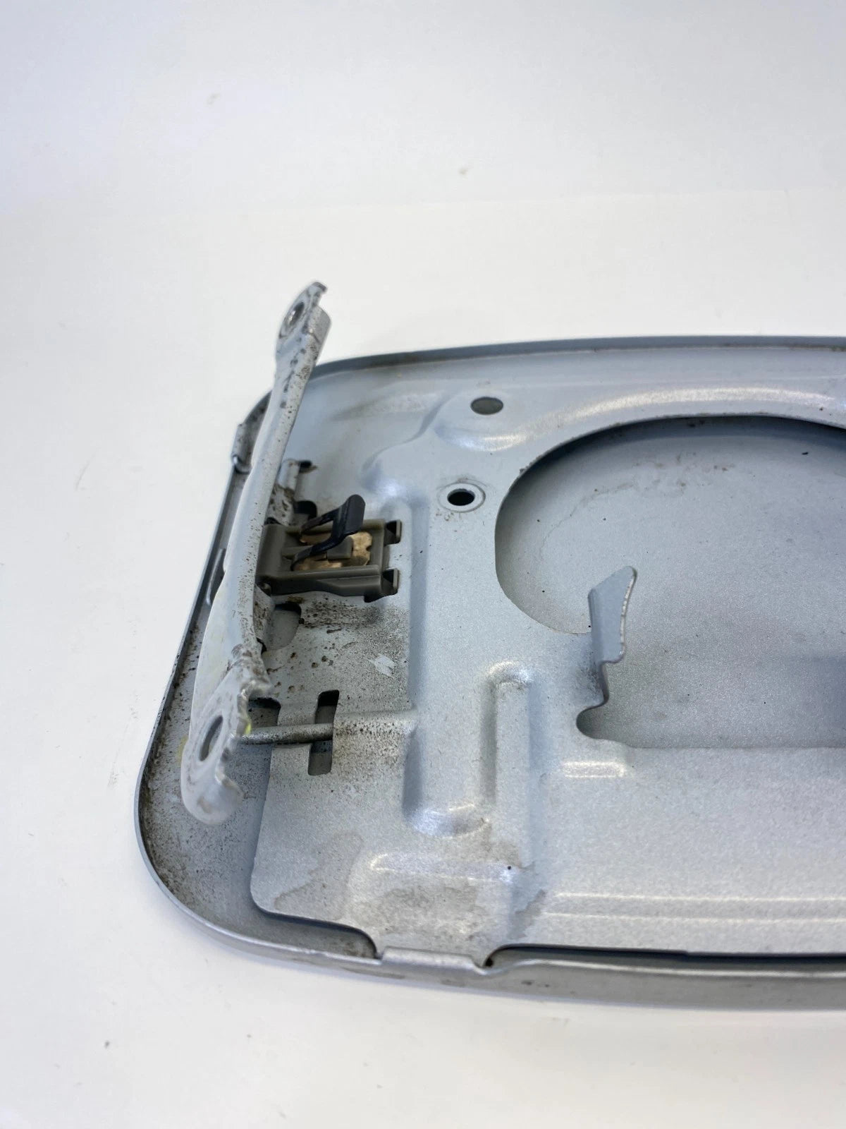 09-13 TOYOTA MATRIX FUEL FILLER TANK DOOR GAS LID COVER SILVER METALLIC OEM