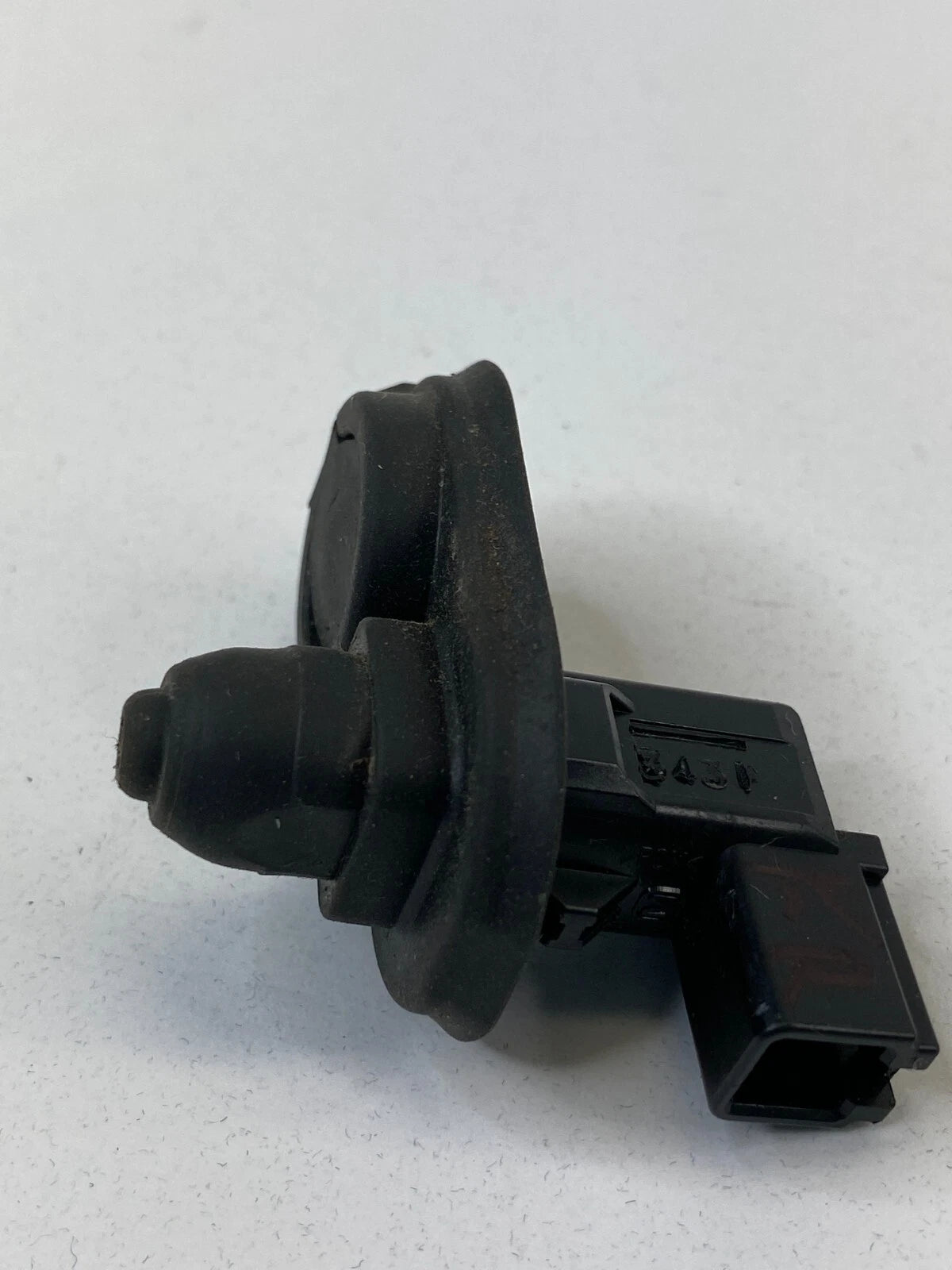 2003-2005 HONDA PILOT FRONT RIGHT PASSENGER DOOR COURTESY LAMP AJAR JAMB SWITCH