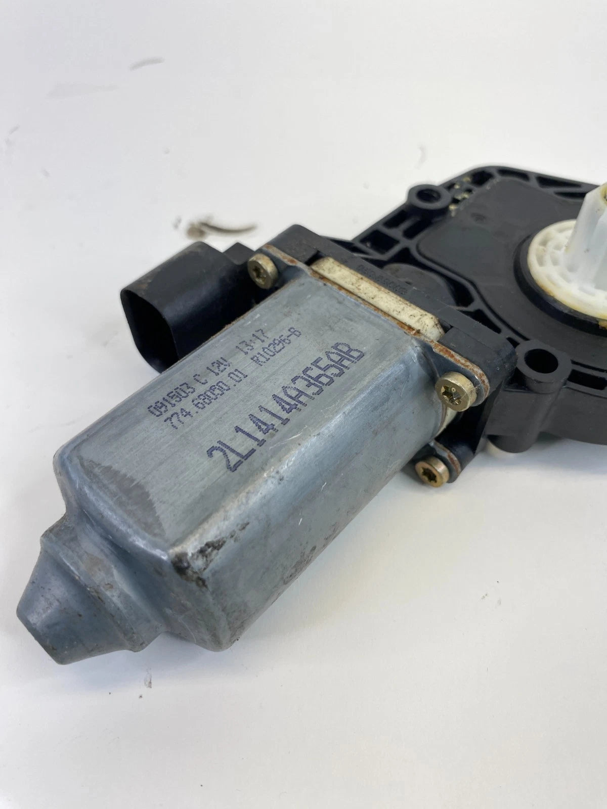 2003-2006 LINCOLN NAVIGATOR FRONT RIGHT DOOR POWER WINDOW MOTOR 2L1414A365AB OEM