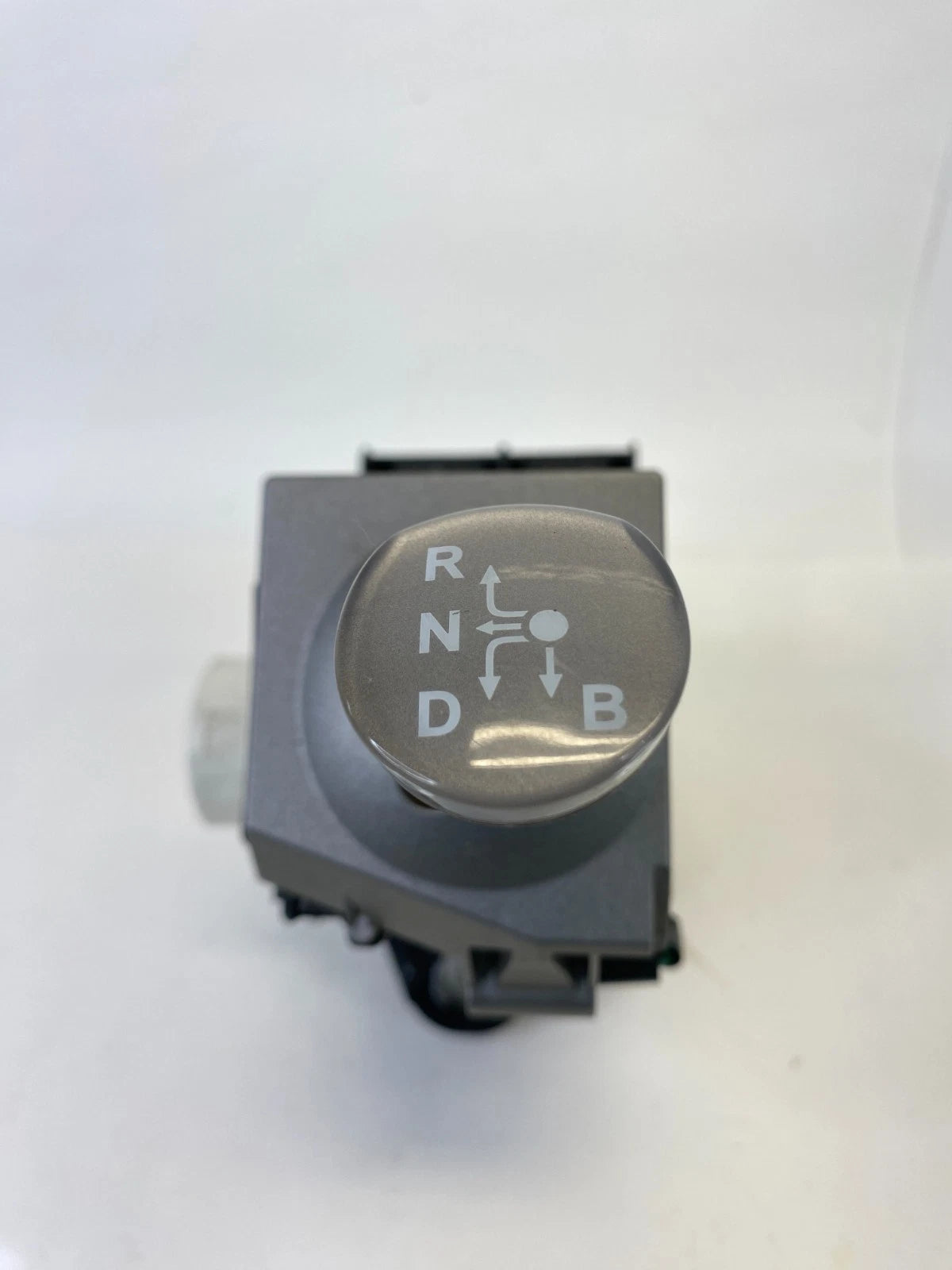 2004-2009 TOYOTA PRIUS AUTOMATIC TRANSMISSION GEAR SHIFTER SELECTOR 89451-47030