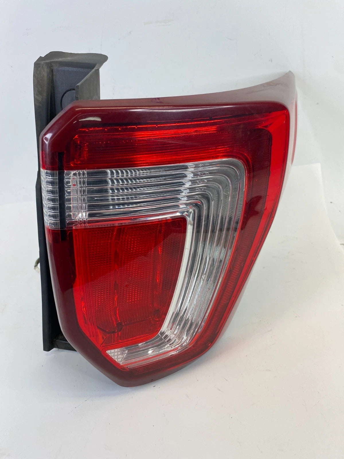 2016-2019 FORD EXPLORER INTERCEPTOR UTILITY REAR RIGHT TAIL LIGHT ASSEMBLY OEM