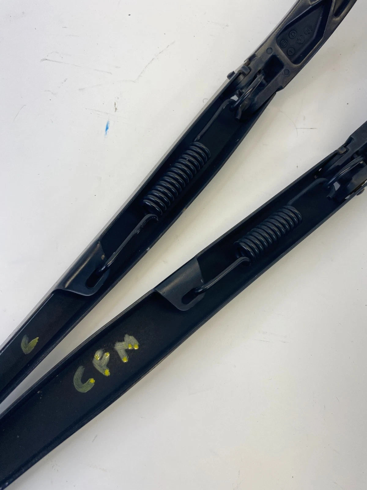 2010-2016 CADILLAC SRX FRONT WINDSHIELD WIPER ARM SET 22872978 OEM FACTORY