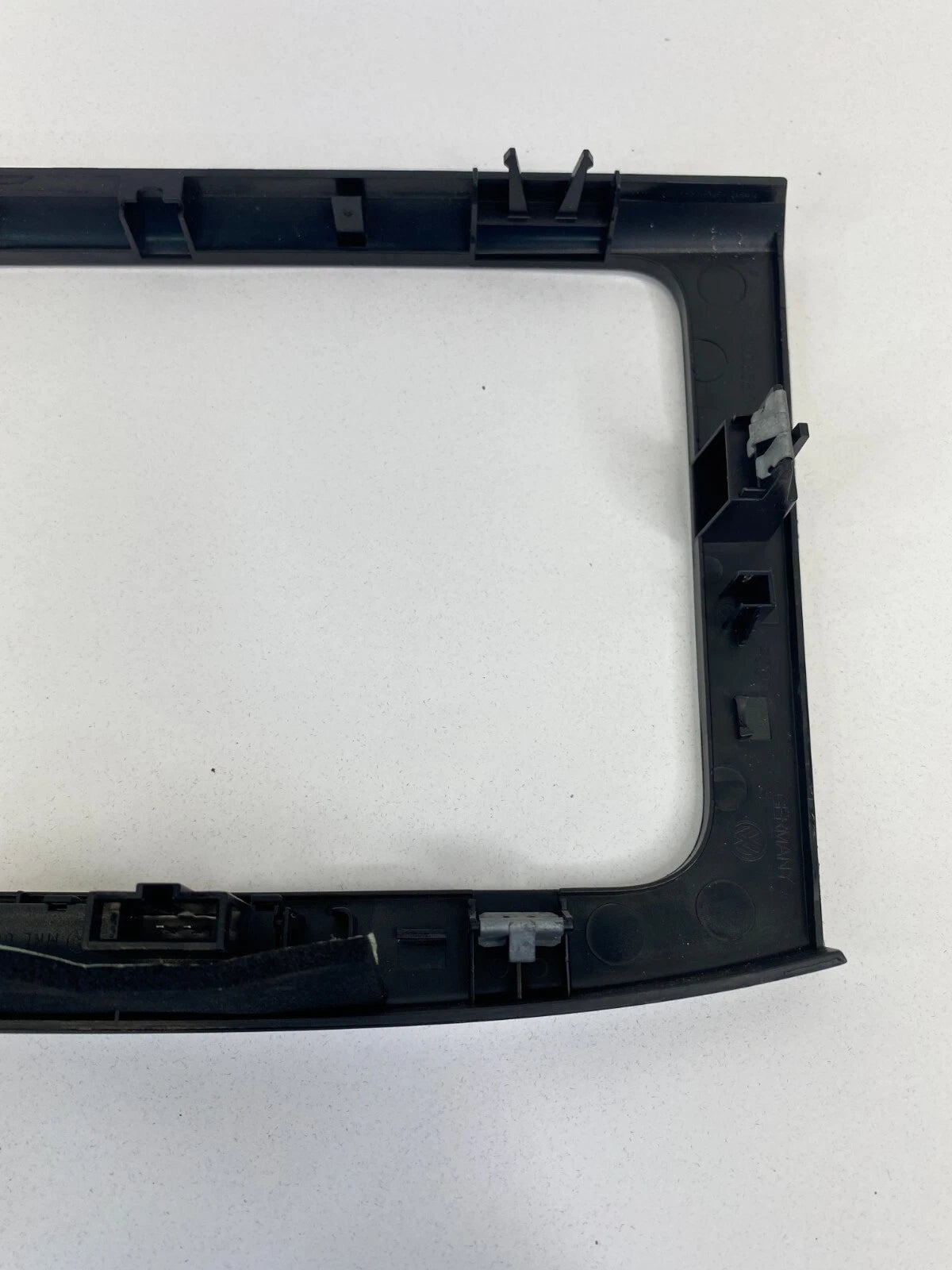2006-2010 VW VOLKSWAGEN PASSAT INSTRUMENT PANEL DASH RADIO BEZEL TRIM SURROUND