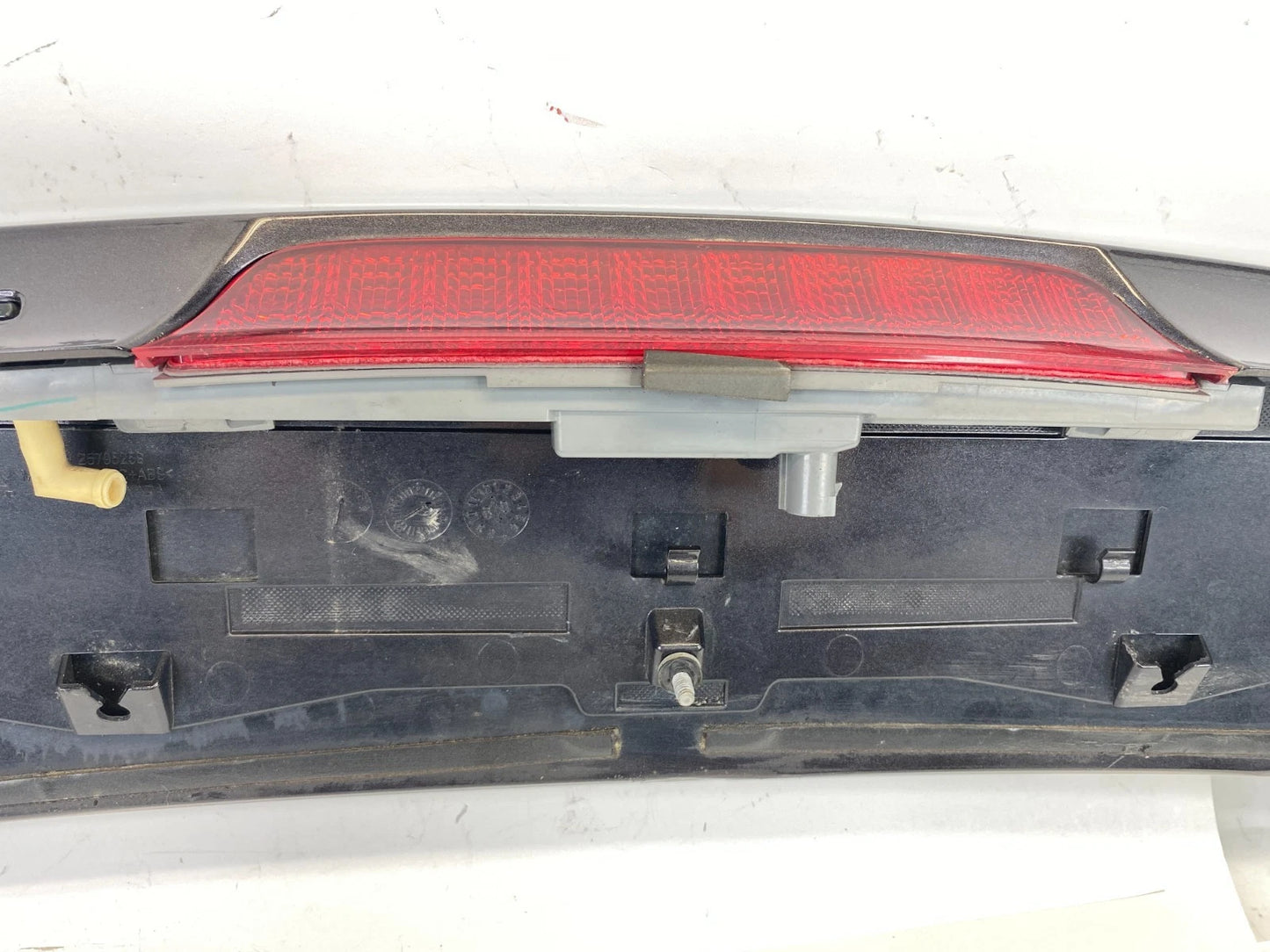 10-17 GMC TERRAIN REAR HATCH TAILGATE SPOILER WING W/THIRD BRAKE LIGHT 23214850