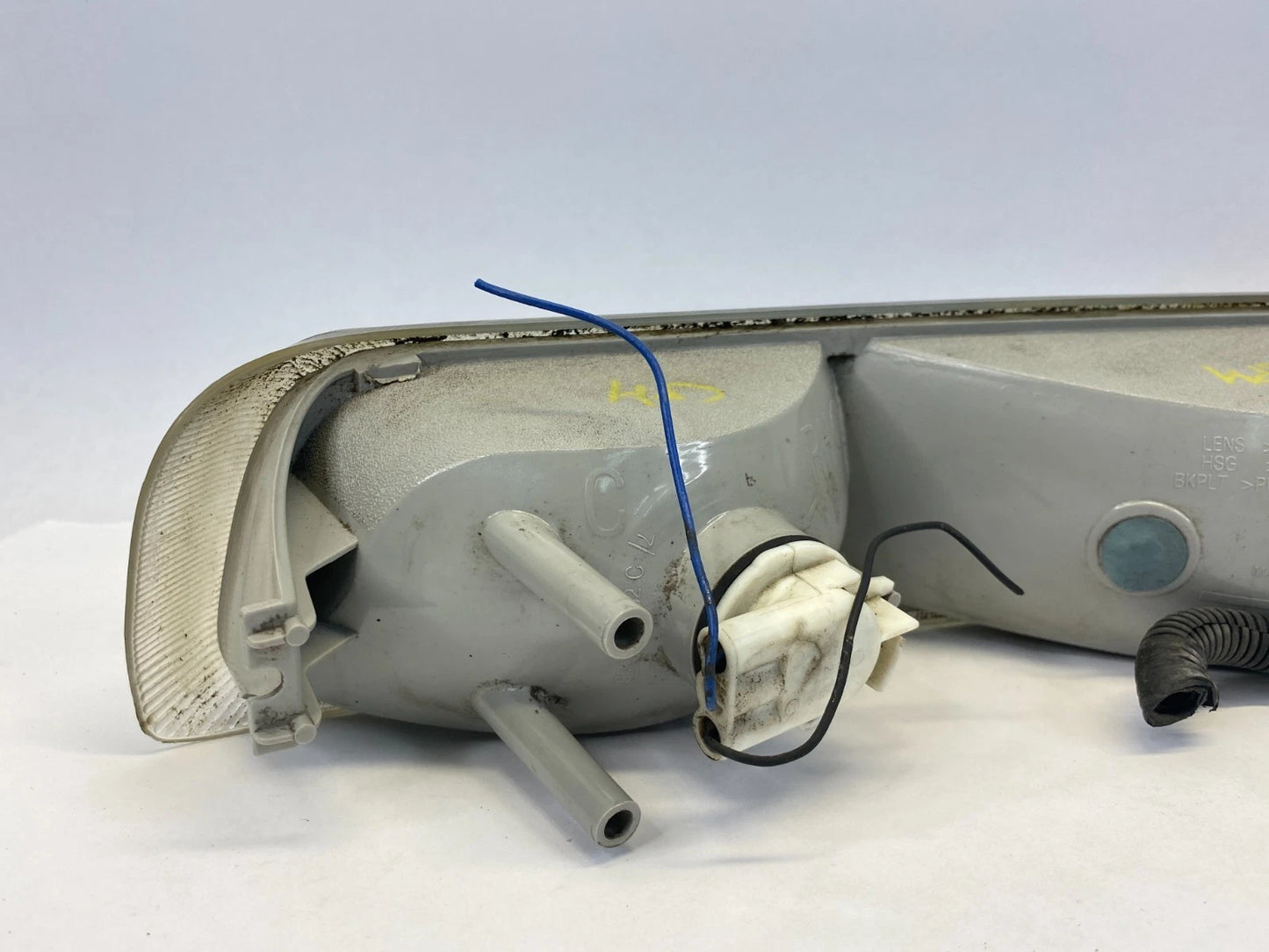 2000-2006 CHEVROLET TAHOE RIGHT FRONT BUMPER TURN SIGNAL PARK LIGHT OEM 16525192