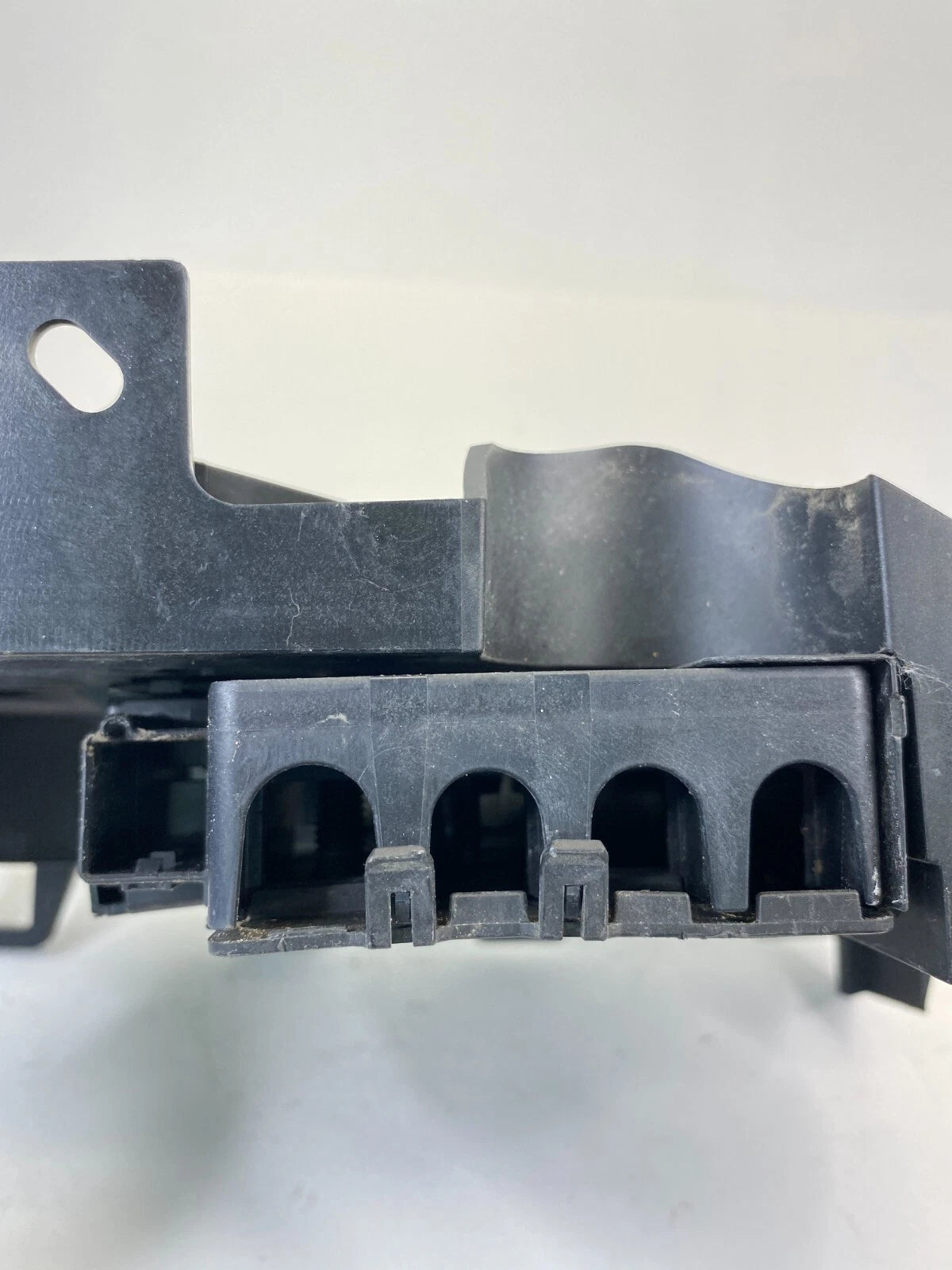 2013-2016 FORD FUSION SEDAN 2.5L ENGINE FUSE BOX MOUNT BRACKET DG9T-14A301AD OEM