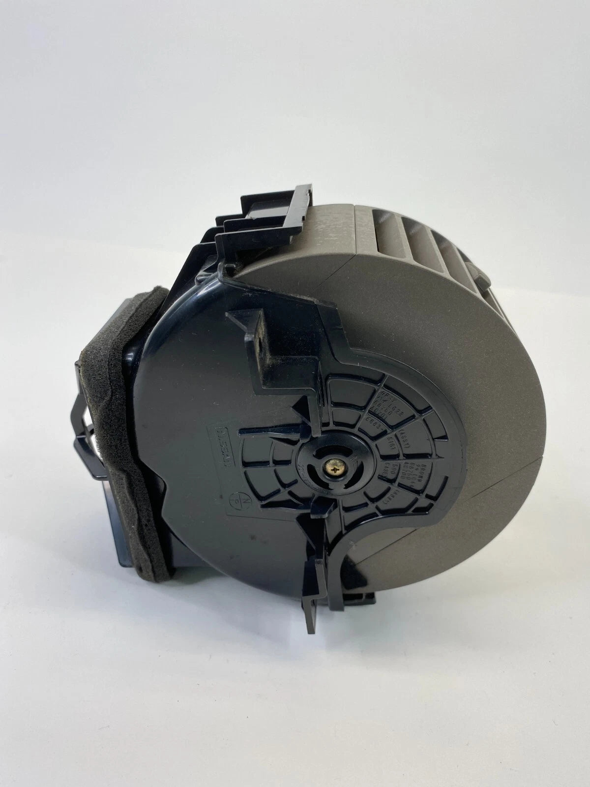 2005-2007 INFINITI G35 DASH RIGHT PASSENGER INNER A/C AIR VENT OUTLET 68750AC701