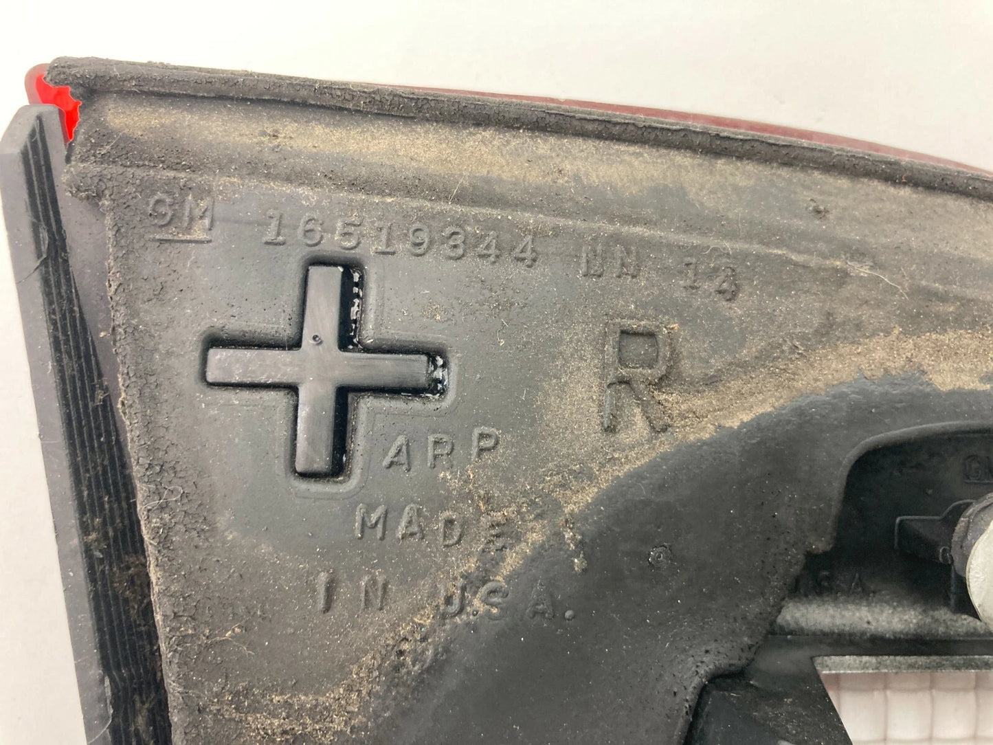 2000-2002 CHEVROLET CAVALIER PASSENGER RIGHT REAR TAIL LIGHT LAMP 16519344 OEM