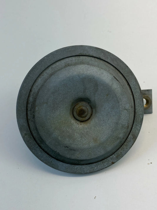 1999-2005 VOLKSWAGEN JETTA SEDAN ALARM SIREN HORN W/ BRACKET E67524 OEM