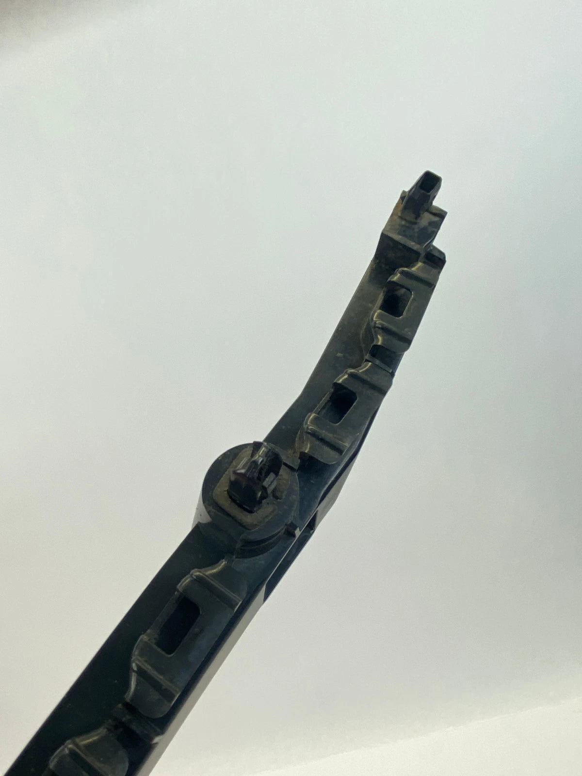 2011-2014 CHRYSLER 200 FRONT BUMPER SUPPORT BRACKET RETAINER RIGHT SIDE CLIP OEM