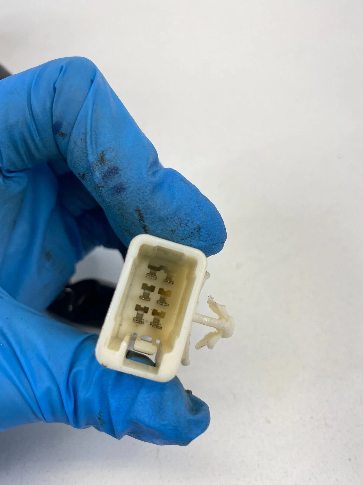 2003 2004 TOYOTA SIENNA REAR TRUNK HATCH LIFTGATE LATCH LOCK ACTUATOR UNIT OEM