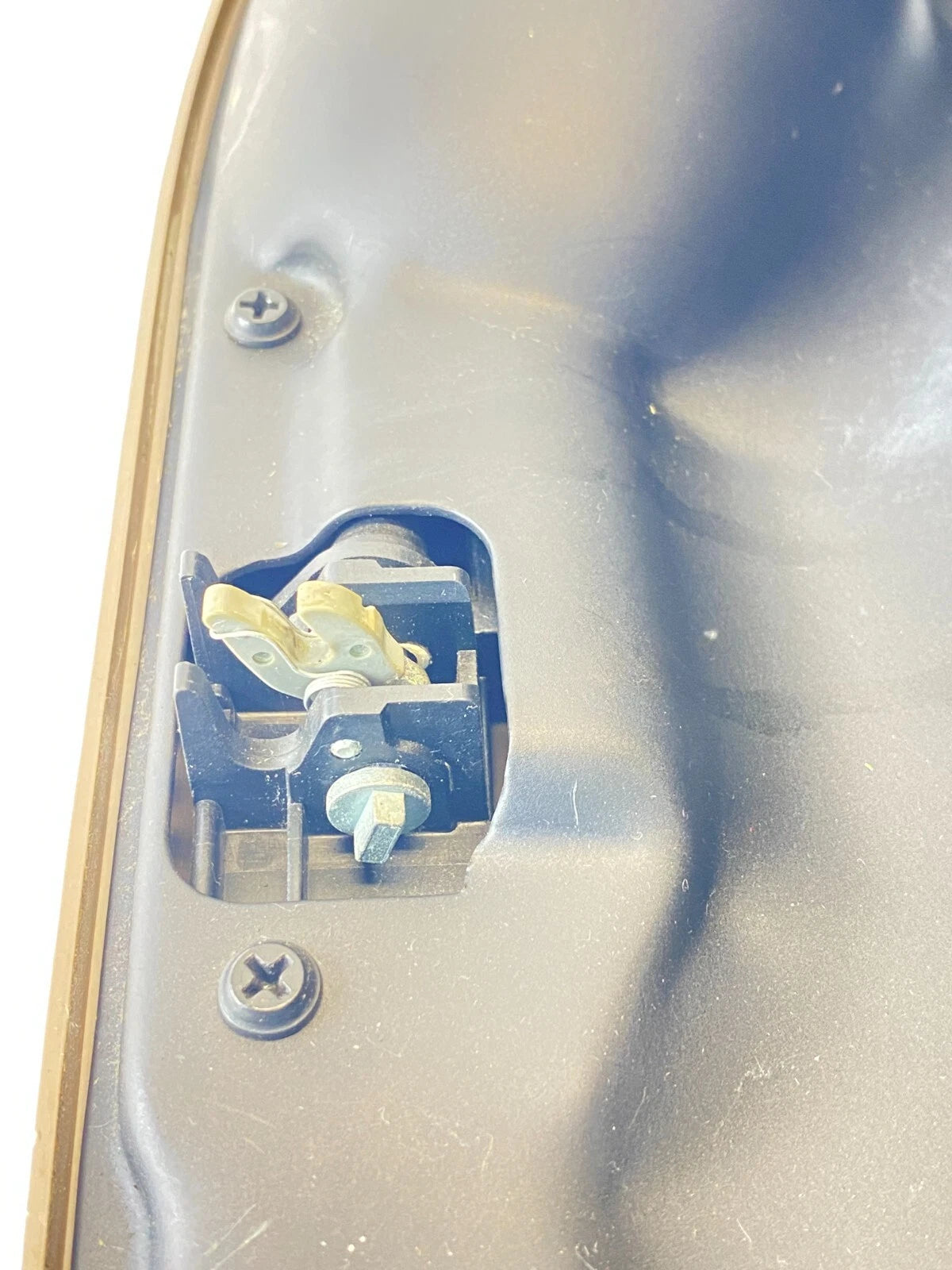 1999-2002 FORD EXPEDITION GLOVE BOX ASSEMBLY STORAGE COMPARTMENT F83X-1506015-AA