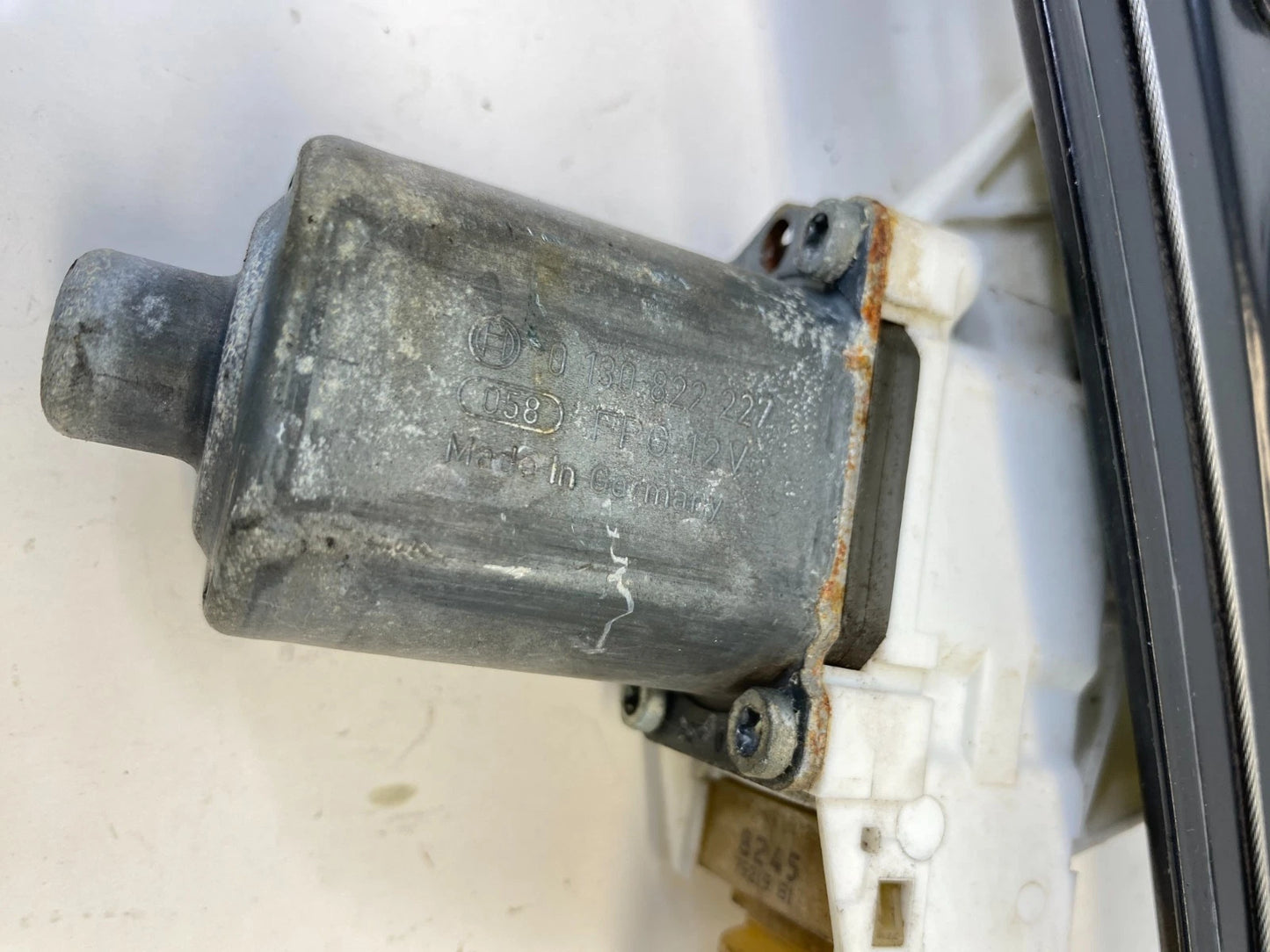 07 08 BMW 328XI FRONT RIGHT DOOR POWER WINDOW MOTOR W/ REGULATOR 013082227 OEM