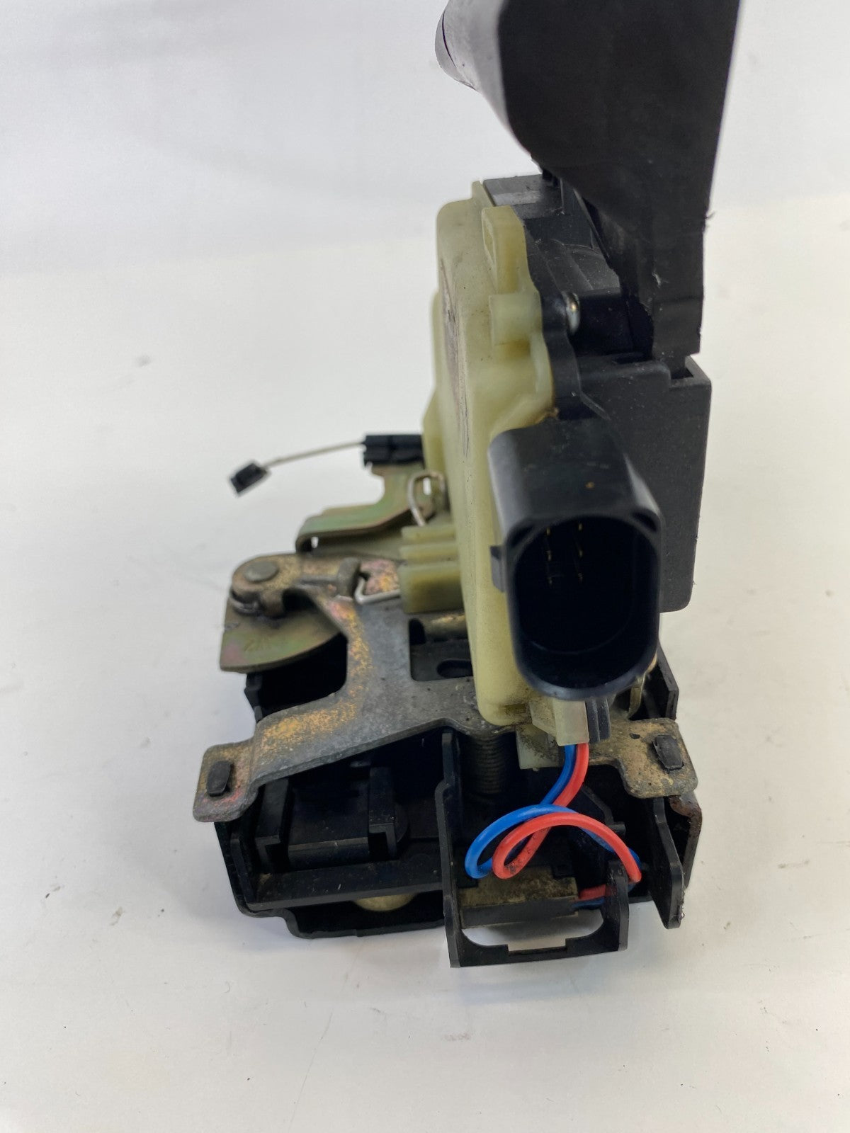1999-2010 Volkswagen Beetle Front Right Side Door Lock Latch Actuator OEM