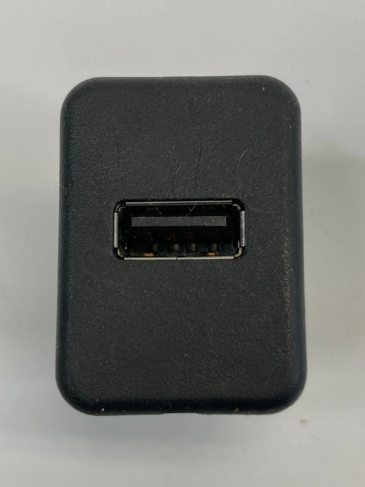 2011 2012 GMC ACADIA INSTRUMENT AUXILIARY JACK USB SOCKET RECEPTACLE 20928734