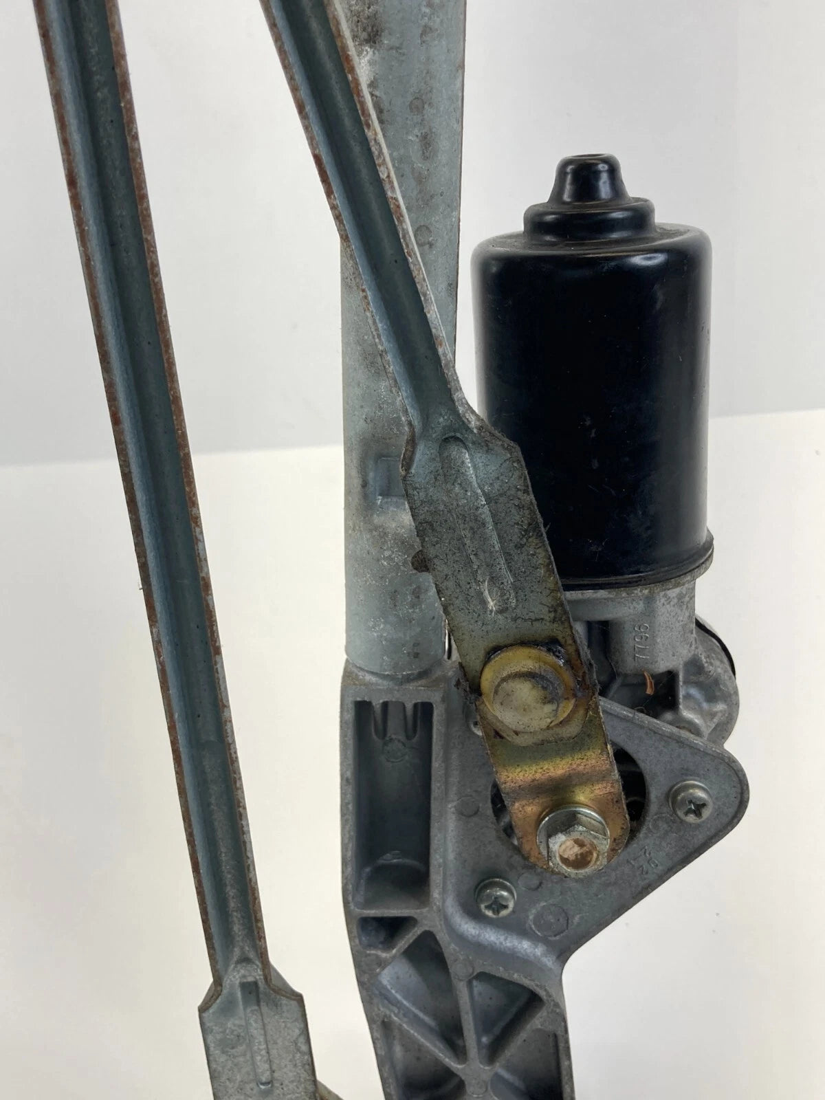 2004-2008 NISSAN MAXIMA FRONT WINDSHIELD WIPER MOTOR & LINKAGE 28810-7Y005 OEM