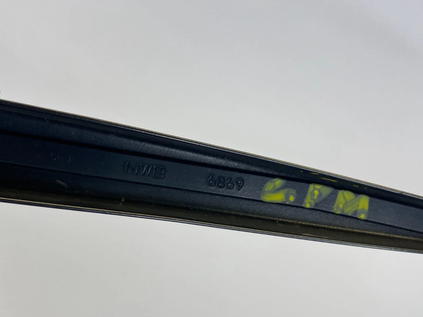 2004-2009 TOYOTA PRIUS FRONT LEFT AND RIGHT WINDSHIELD WIPER ARM PAIR SET OEM