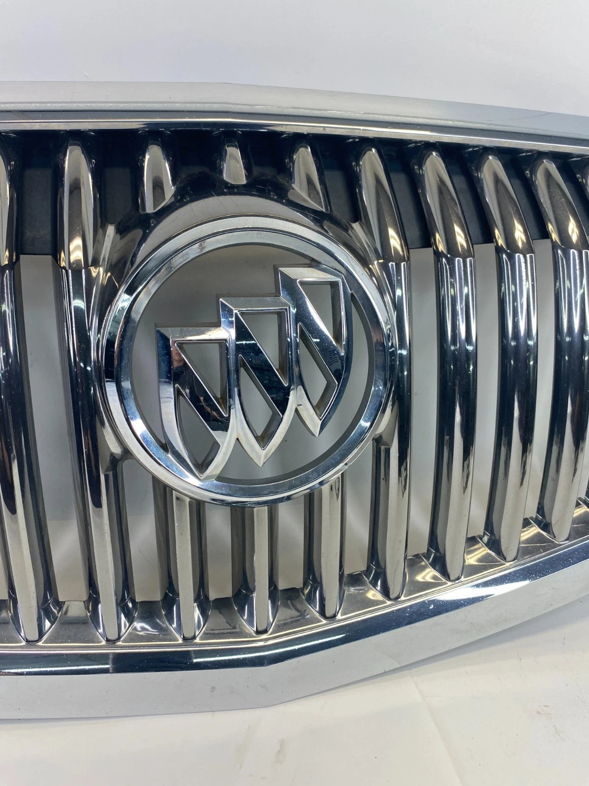 2008-2012 BUICK ENCLAVE UPPER FRONT BUMPER CENTER GRILL GRILLE 20828544 OEM