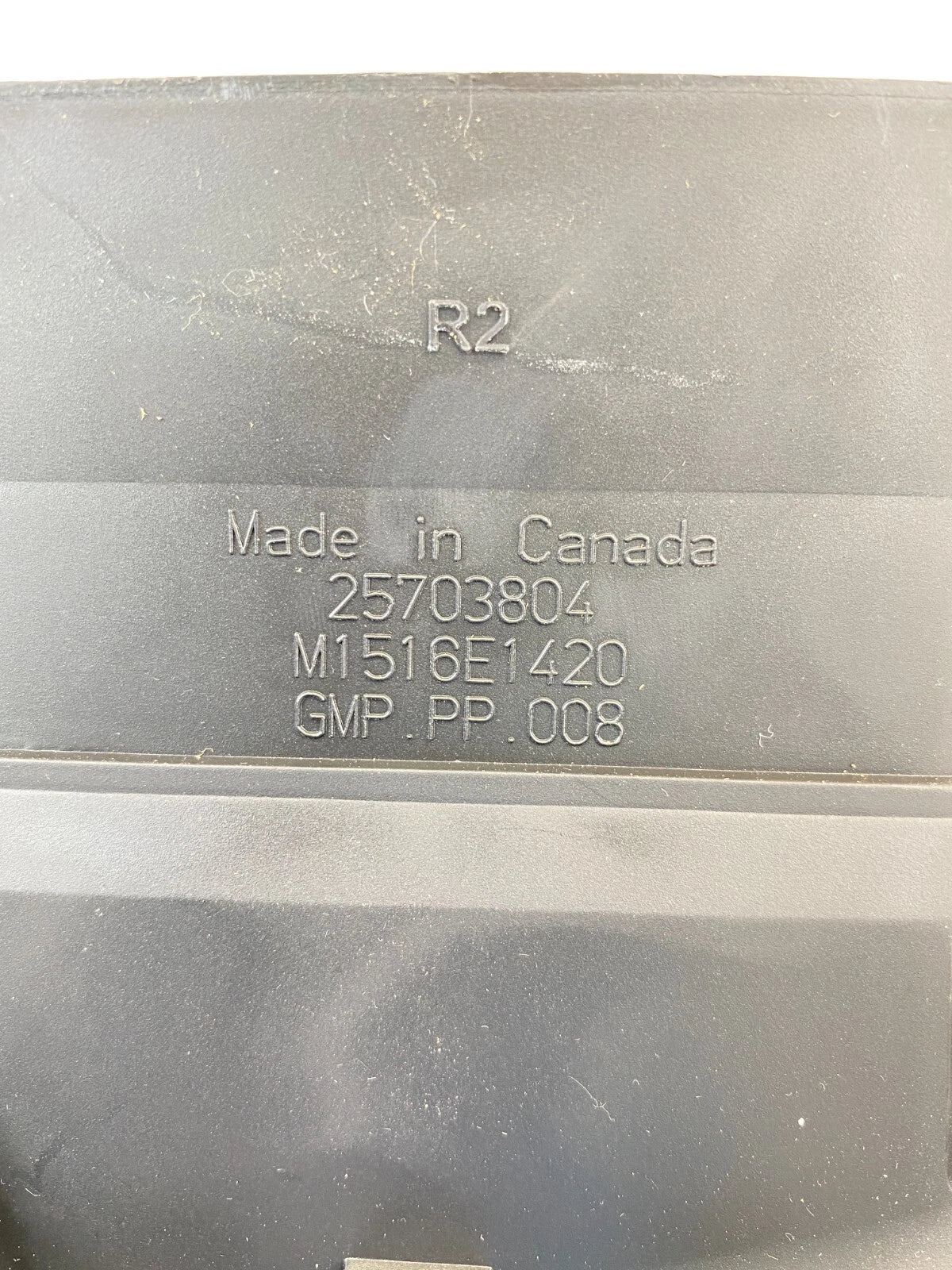 2004-2006 CADILLAC SRX SUV CENTER DASH AC A/C HEATER AIR VENT GRILLE 25703804