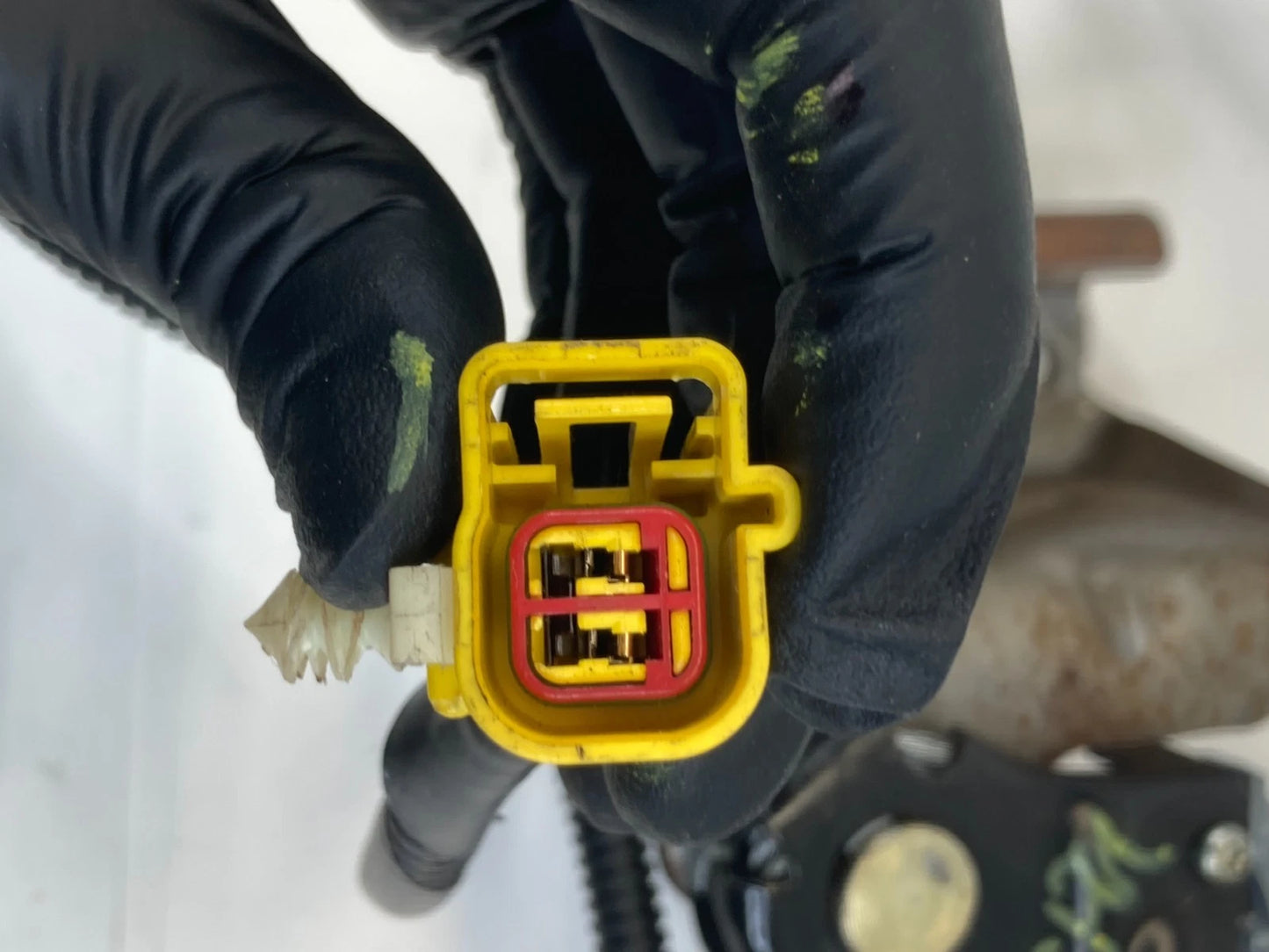 2004 2005 FORD EXPEDITION REAR RIGHT PASSENGER SIDE SEAT BELT BUCKLE END OEM