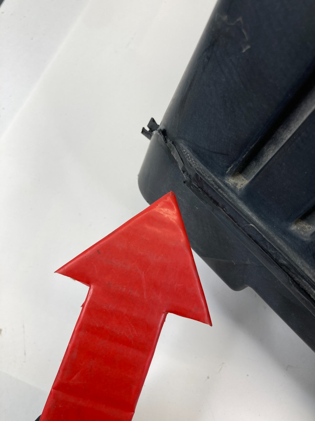 2000-2005 Chevrolet Monte Carlo 3.8L Air Intake Cleaner Box Assembly OEM