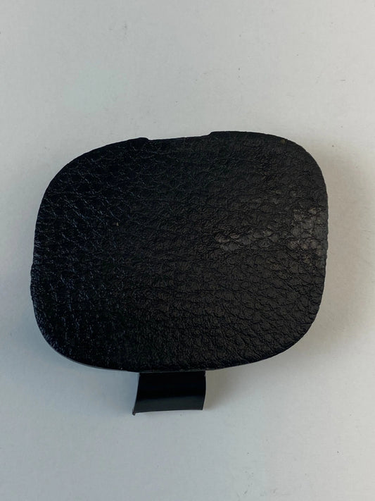 2007-2012 NISSAN VERSA REAR LEFT TAILLIGHT LAMP ACCESS TRIM COVER 84923EL00A OEM