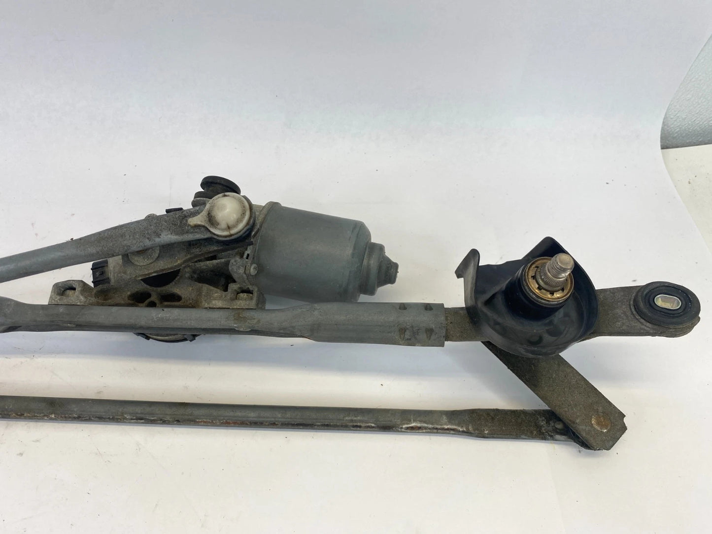 2009-2015 TOYOTA VENZA FRONT WINDSHIELD WIPER MOTOR & LINKAGE OEM 85110-0T010